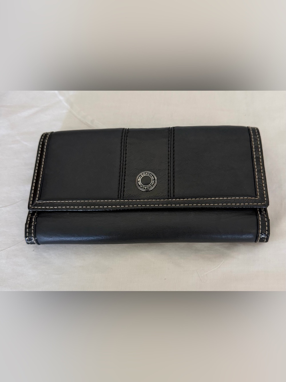 Coach Black Leather woman’s  Wallet with Signature Round Snap